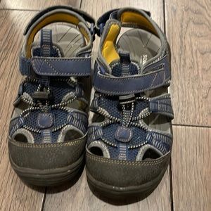 Sonoma hiking sandals